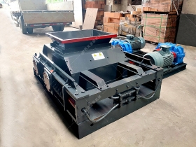 2PGC900X900大型雙齒輥草莓网站在线看發往內蒙古赤峰破碎煤