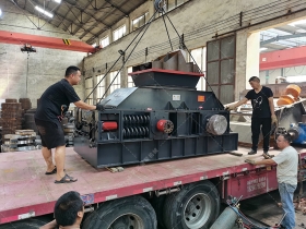 1208型半自動對輥草莓网站在线看發貨 破碎石英石